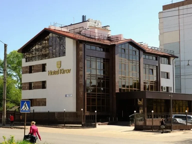 HOTEL KIROV